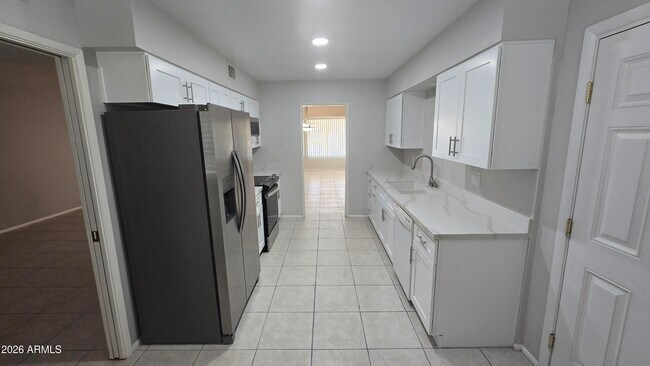 Building Photo - 10715 W Tropicana Cir