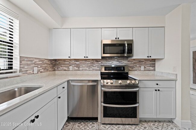 Building Photo - 1066 El Camino Dr
