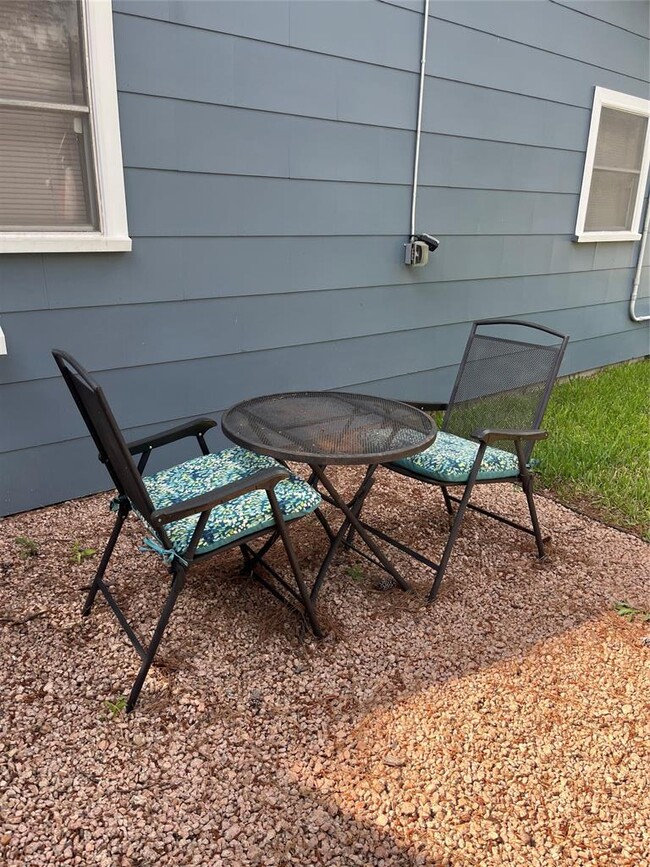 Building Photo - 165 Ranchette St