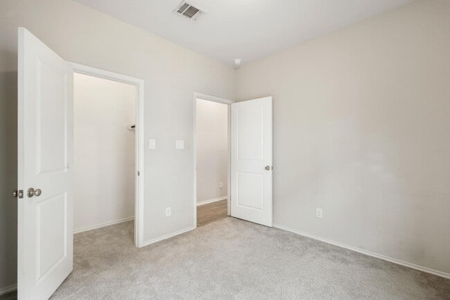 Building Photo - 2630 River Pointe