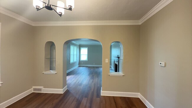 Building Photo - “Check Out This Amazing 3 bed 1.5 bath Home”