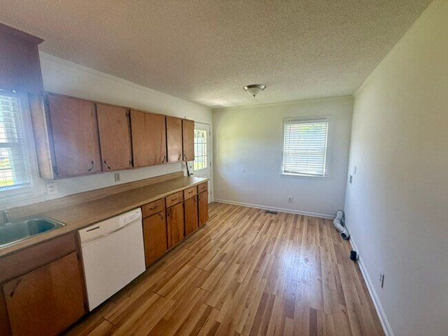 Building Photo - 315 E Dameron Ave