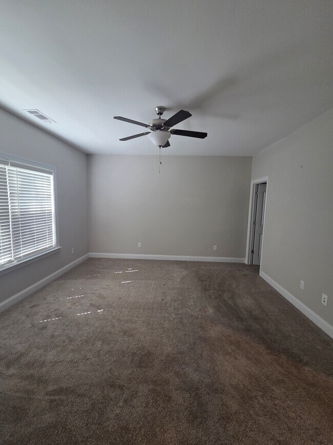 Building Photo - 2105 Thornbury Cove