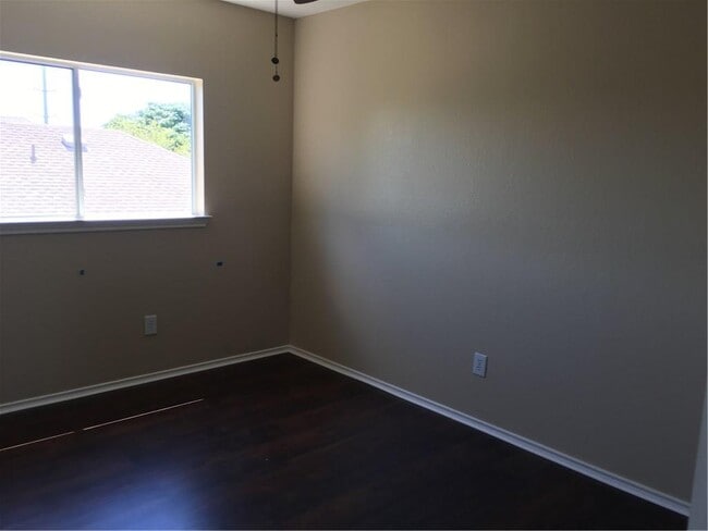 Building Photo - 1203 Sheltie Ln