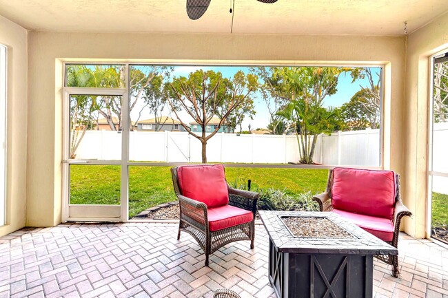 Building Photo - 6453 Paradise Cove