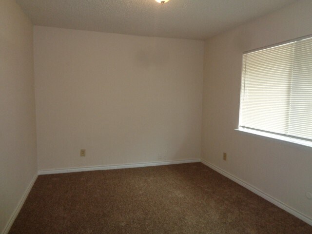 Building Photo - 5644 Birchmont Dr