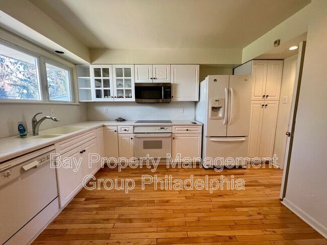 Building Photo - 303 Hedgerow Ln