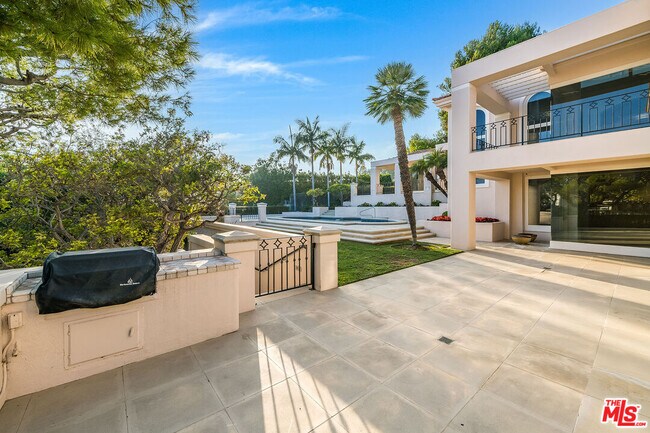 Building Photo - 1136 Calle Vista Dr