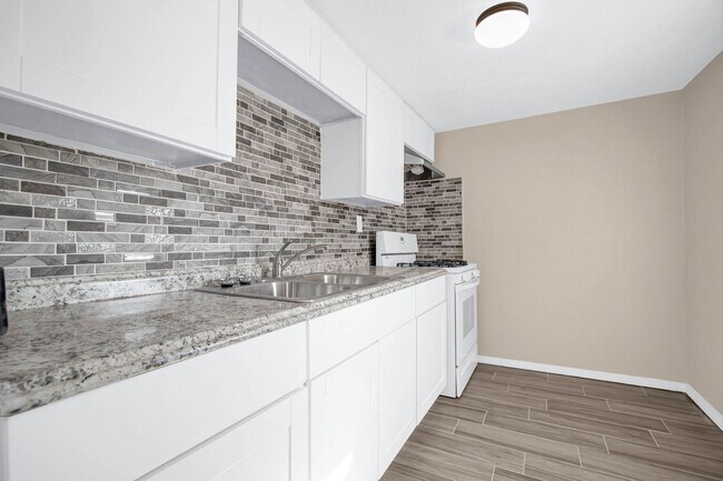 Building Photo - 7182 Ponce Dr