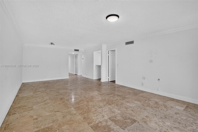 Building Photo - 359 Lakeview Dr