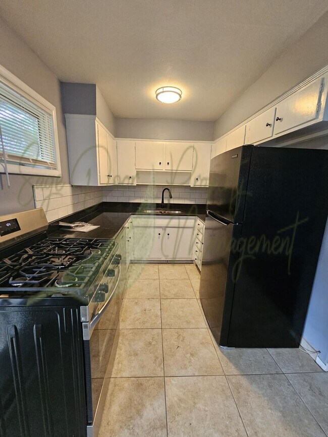 Building Photo - MODERN RENOVATIONS!!!