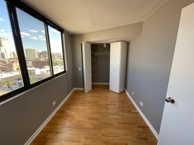 Building Photo - 2800 N Orchard St