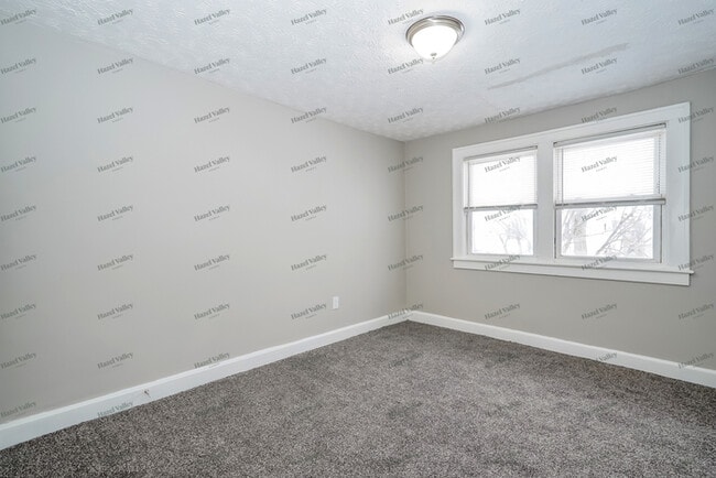 Building Photo - 1094 E 16th Ave