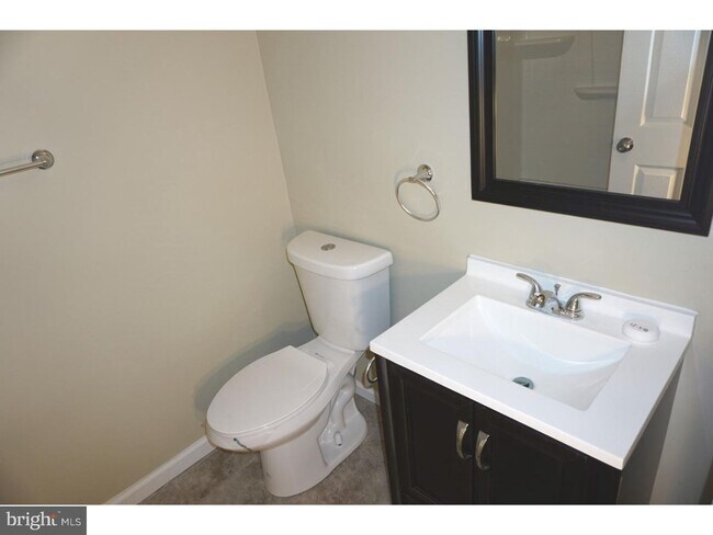 Building Photo - 509 Steeplechase Ct