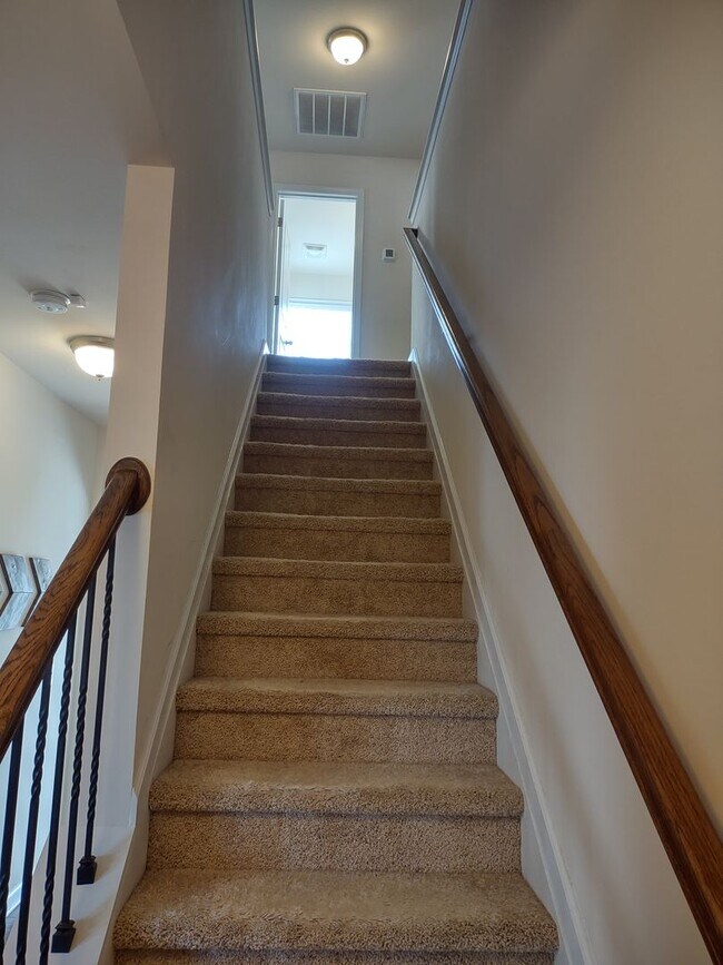 Building Photo - Fabulous Four Bedroom Home in Southeast Columbia!