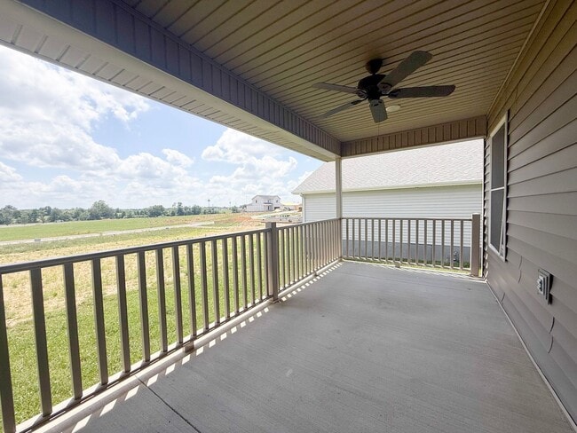 Building Photo - Bright & Spacious 3BR/2BA Home with 2-Car Garage Near I-40 in Crossville