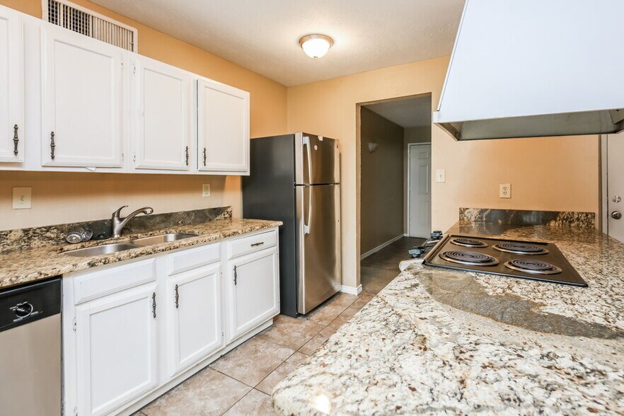 Building Photo - 2255 Goldleaf Ct