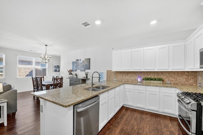 Building Photo - 2209 Barx Dr