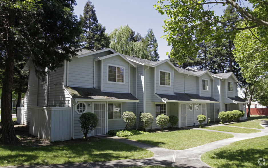 Primary Photo - Pacific Heights Townhouse Apartments