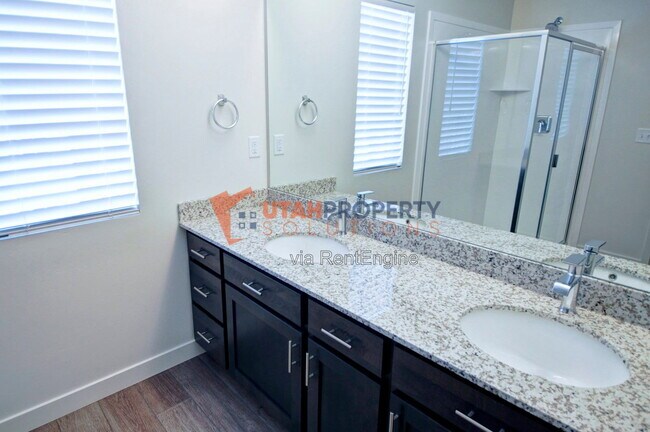 Building Photo - 1008 W 430 S