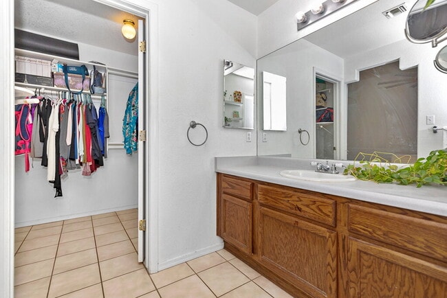 Building Photo - "3-Bedroom, 2-Bathroom Solar Home with a Pool in Mesa Del Sol!"