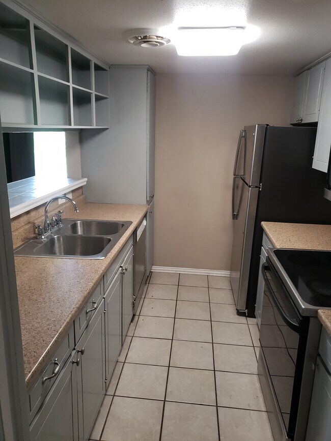 Kitchen - 500 E Avenue J