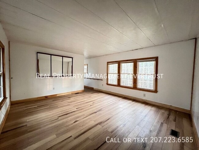 Building Photo - 689 Oak Hill Rd