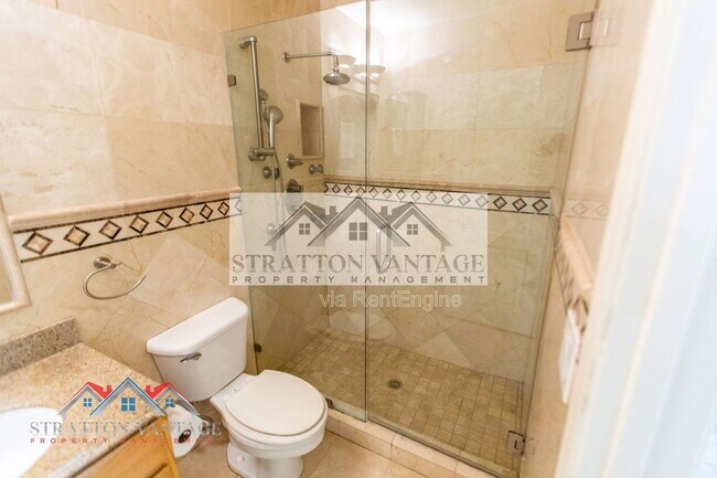 Building Photo - 960 E Constitution Dr