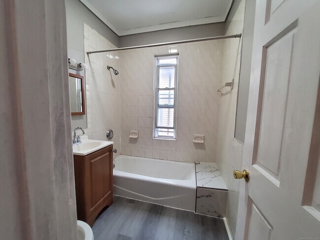 Building Photo - 58 Derby Ave