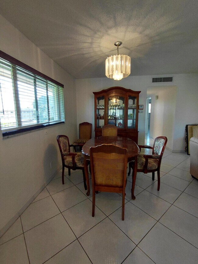 Building Photo - 5300 Washington St