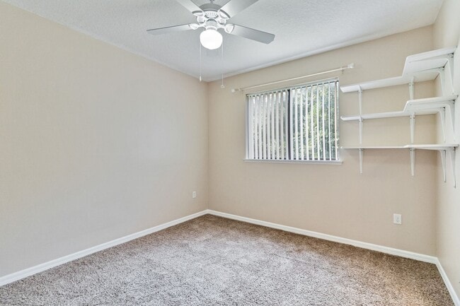 Building Photo - Beautiful 2/2.5 Townhome W/ 1 Car Garage L...