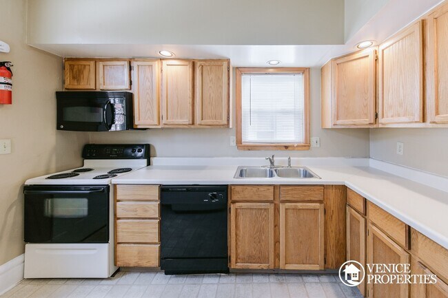 Building Photo - 4 Bedroom on OSU Campus