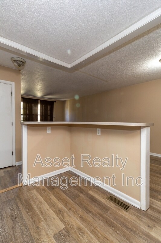 Building Photo - 1817 Sedgewick Dr