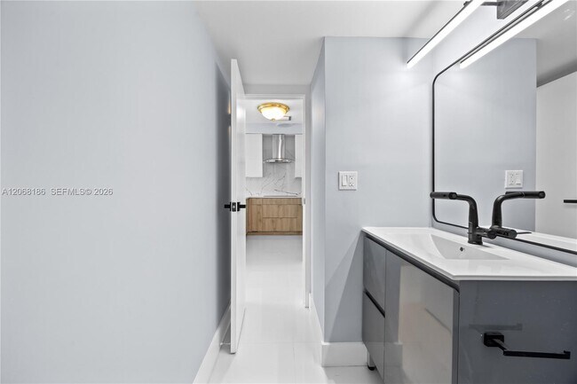 Building Photo - 20335 W Country Club Dr