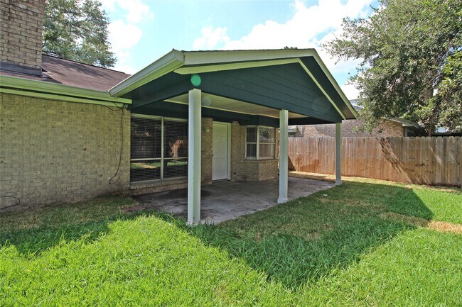 Building Photo - 13111 Sherwood Oaks Dr