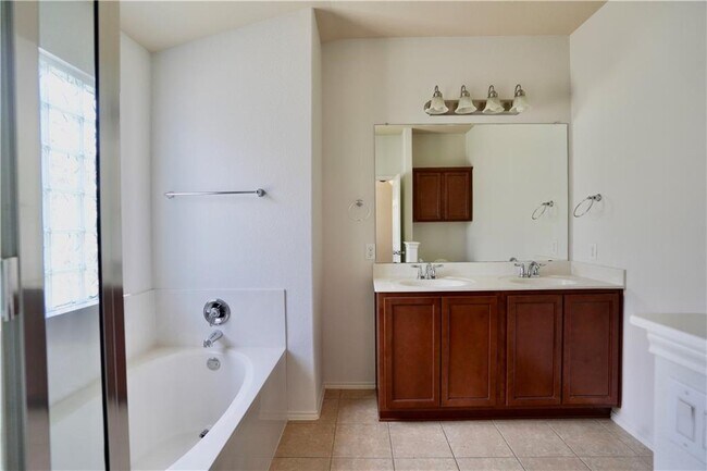 Building Photo - 8712 Wood Stork Dr