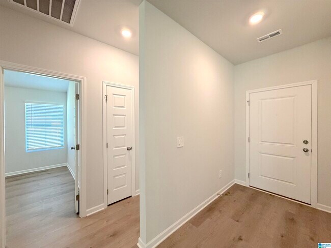Building Photo - 302 Spanish Moss Ct