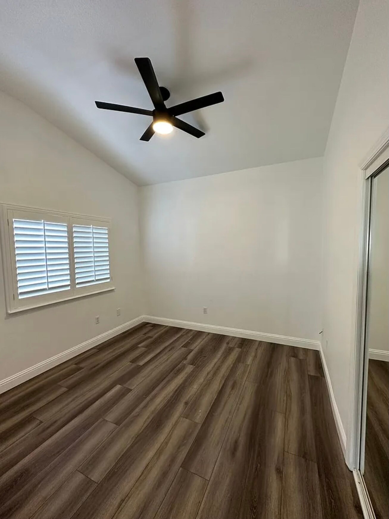 Building Photo - 5444 W Sunnyside Ct