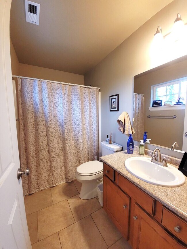 Building Photo - Beautiful Home in Desirable Geneva Neighborhood - 2700 sqft