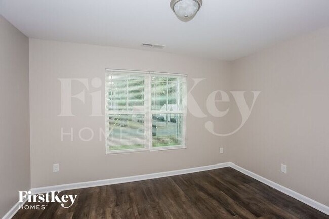 Building Photo - 47 Dulin Dr SW