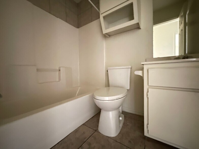 Building Photo - 2609 Vernice Loop