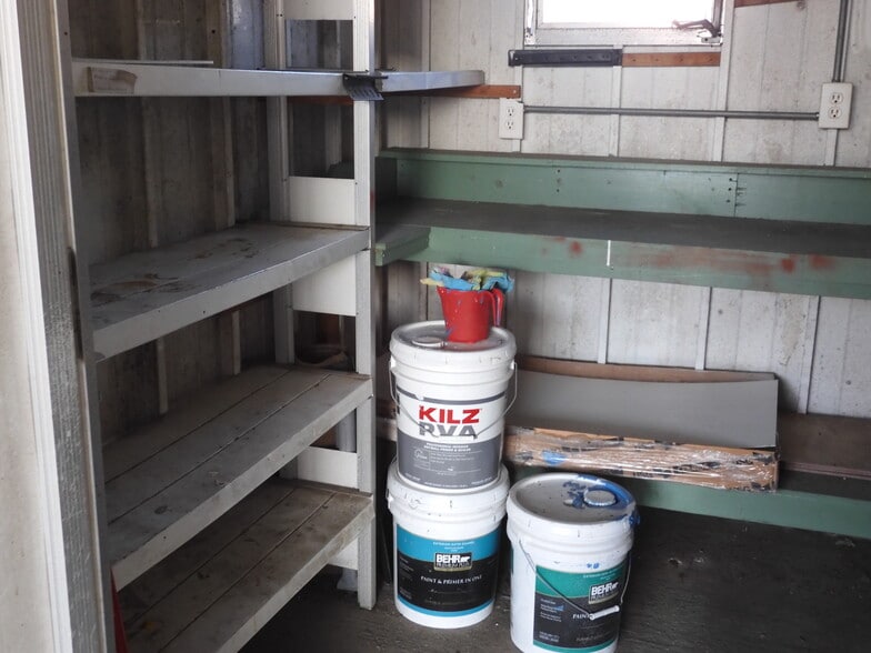 STORAGE IN SHED - 7434 Hob Ln