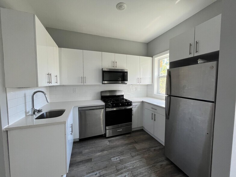 Building Photo - 61 Orient Ave