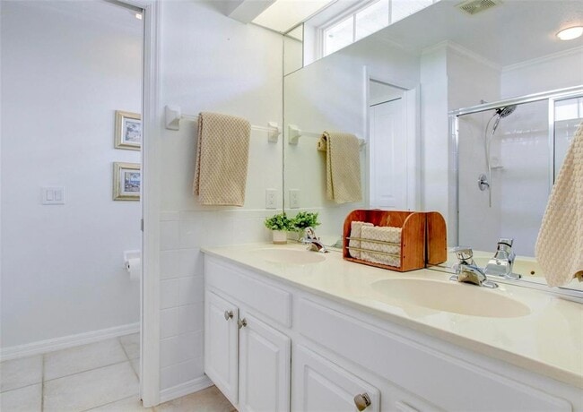 Building Photo - 143 Braemar Ave