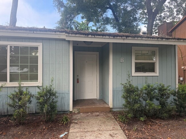 Building Photo - 6207 SW 11th Pl