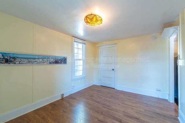 Building Photo - 461 Reeside Ave