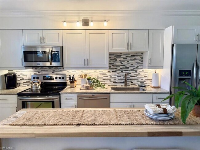 Building Photo - 960 7th St S