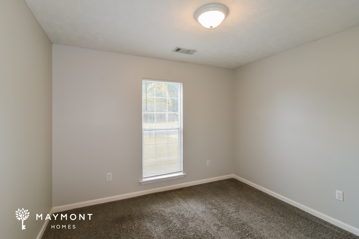 Building Photo - 975 Eastern Oaks Dr