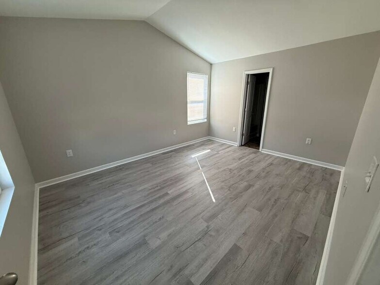 Building Photo - 717 Trap Shooter Cir