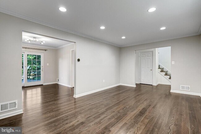 Building Photo - 5609 Rolling Rd